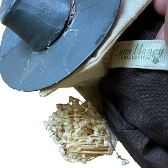 Lynn Haney Holiday Collection Thanksgiving Pilgrim Man Figurine Pumpkin Fall - Picture 5 of 12